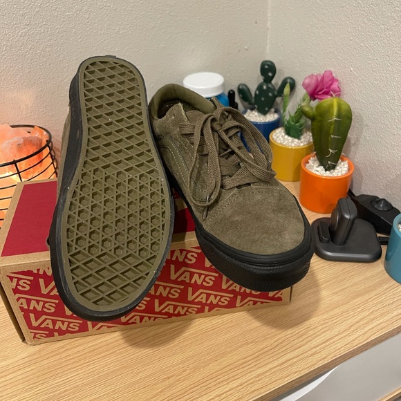 VANS - Picture 3 of 3